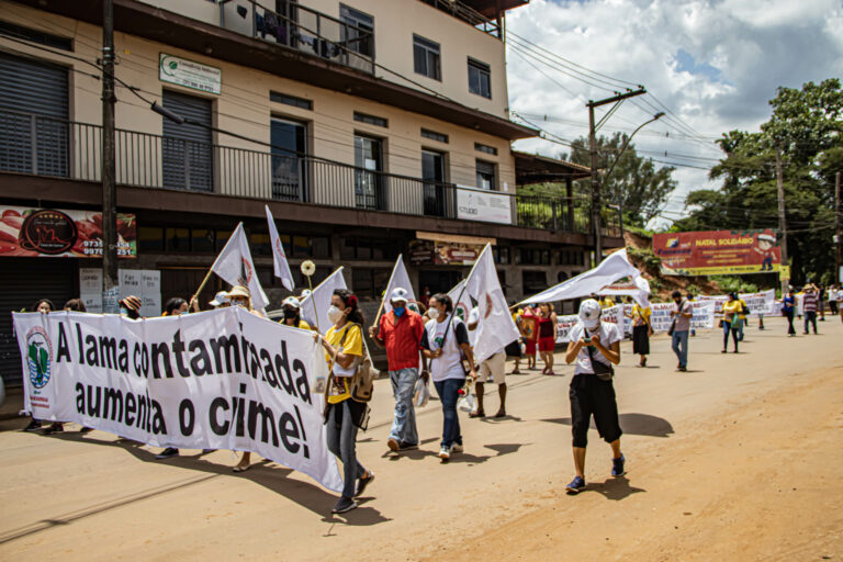 Memória e justiça por Brumadinho e bacia do Paraopeba. Confira fotos