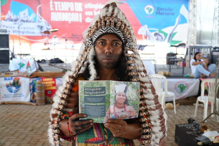 Ministros e Parlamentares recebem Protocolo de consulta prévia do povo Pury e Carta Quilombola do Médio Rio Doce 