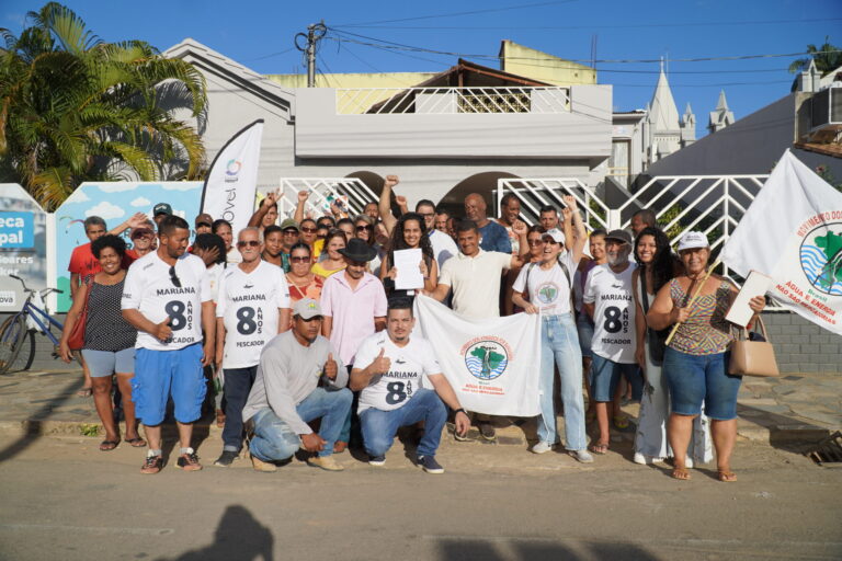 Comissão de Atingidos e Atingidas de Conselheiro Pena entrega de lista do AFE à Renova 