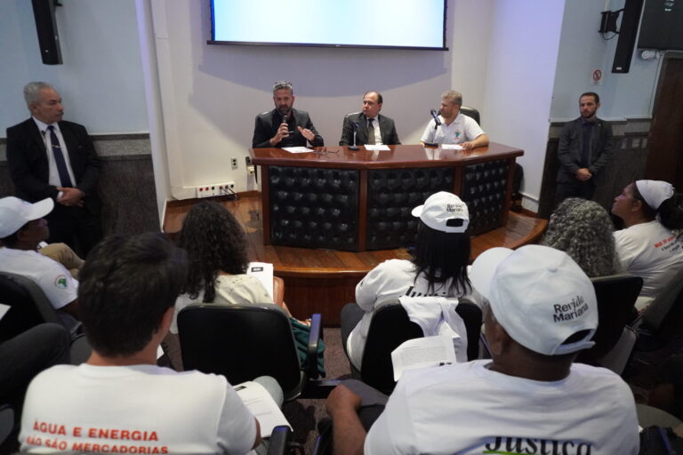 Pessoas atingidas se reúnem com membros do Tribunal Regional Federal e entregam pauta de reivindicações sobre acordo de repactuação