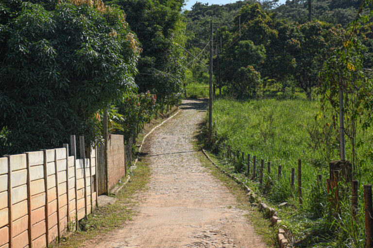Anexo I.4: Suspensão de Licitação na obra de pavimentação no trecho entre Brumadinho e Bonfim