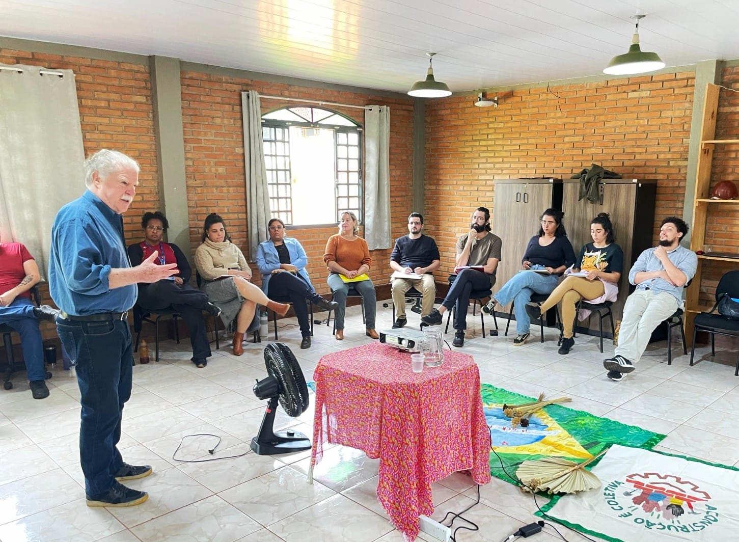 Equipe da Aedas, em Itatiaiuçu, participa de seminário com Carlos Vainer sobre planejamento em situações envolvendo barragens