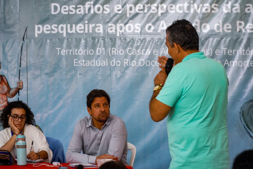 Emmerson, de Aimorés, fala diretamente aos representantes do MPA. 