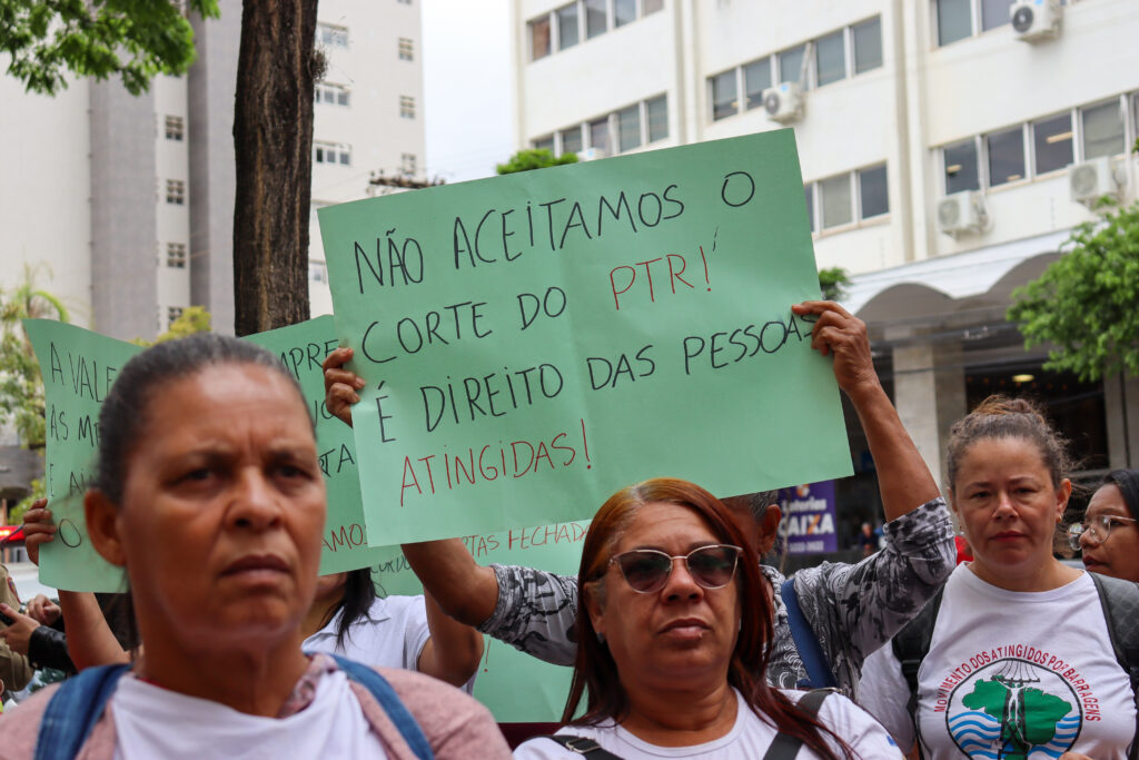 Atingidos e atingidas do Paraopeba realizam ato em Belo Horizonte pela continuidade do auxílio emergencial 