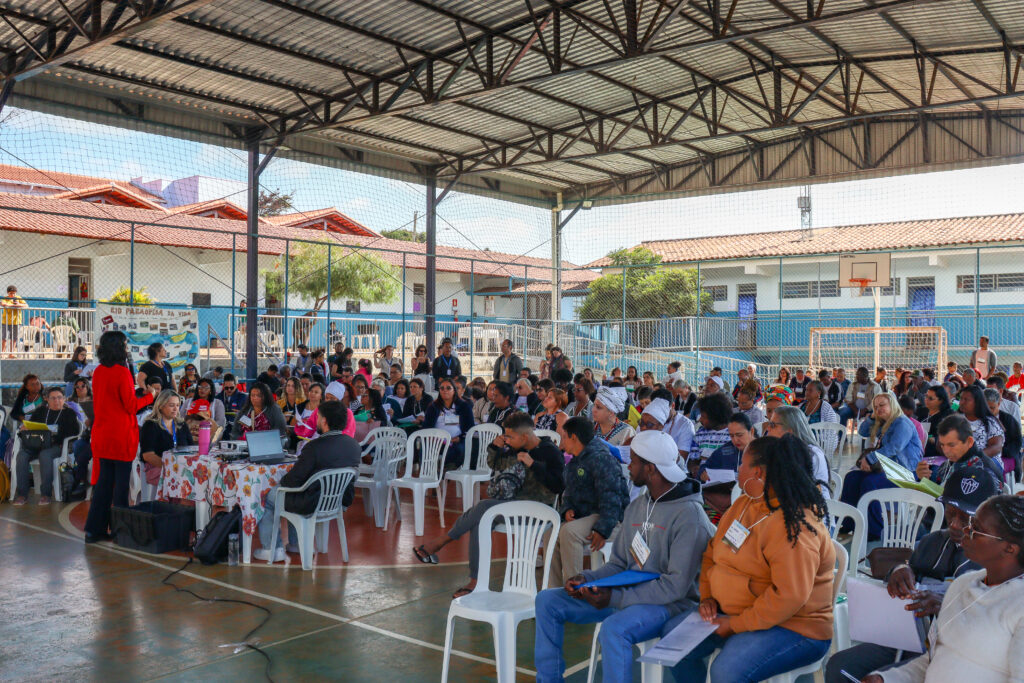 Anexo I.1: Lideranças das Regiões 1 e 2 listam ideias de projetos em encontro com Aedas 